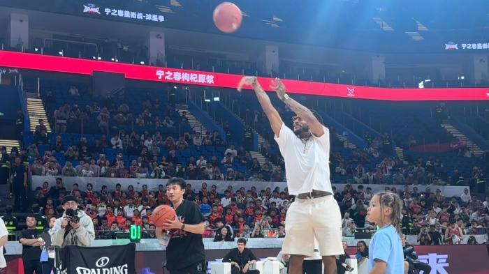 NBA知名球星罗斯成都行：“风城玫瑰”跨越山海化身“梦想教练”