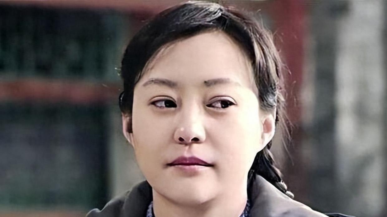 秦淮茹是真穷还是假穷？傻柱被她的外表欺骗了，这个寡妇不简单