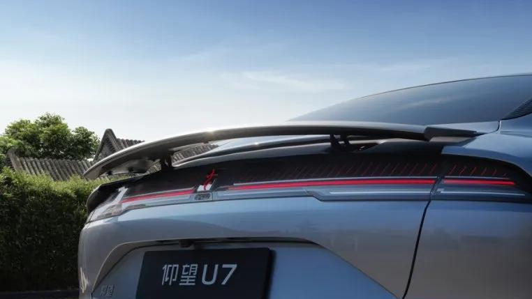 全球首搭！仰望U7云辇-Z电悬架实现平顺驾乘体验