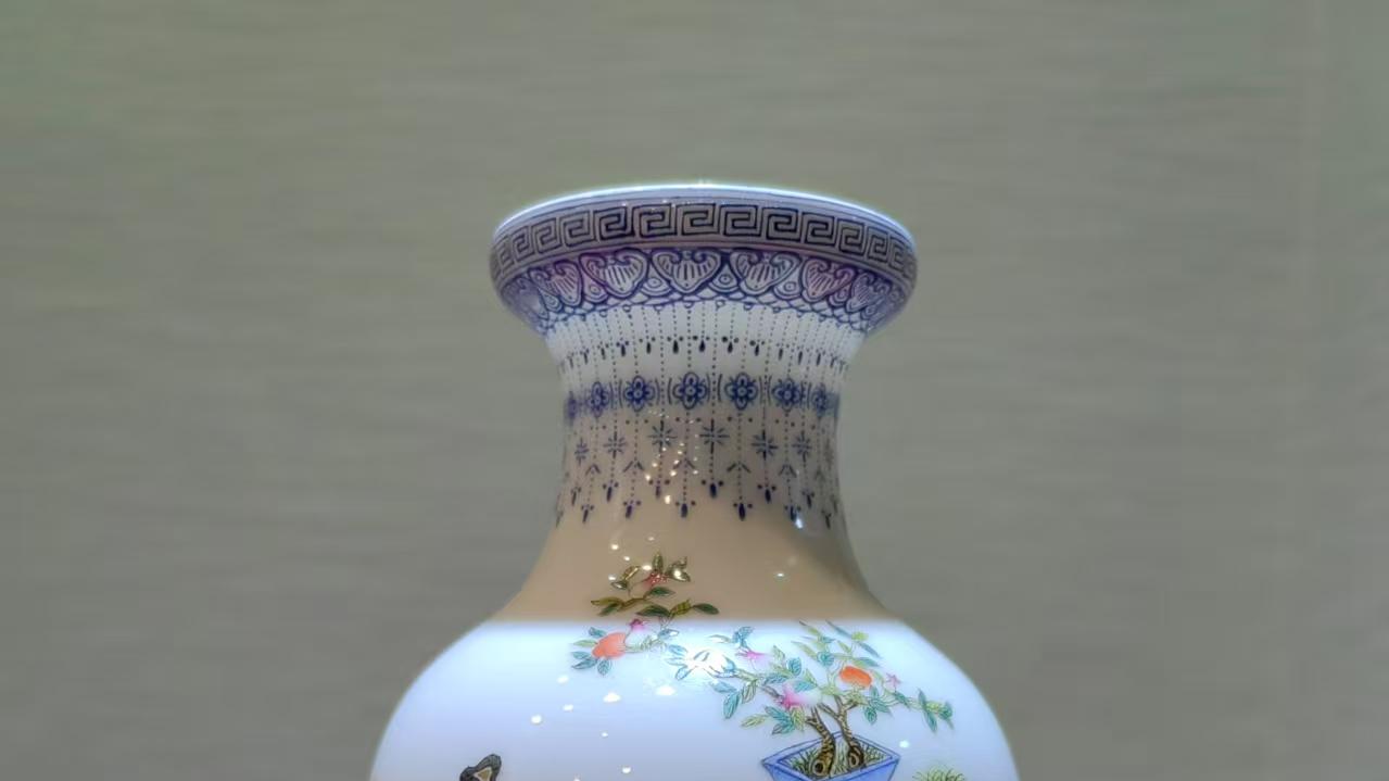 民国时期的珐琅彩瓷器在继承清代工艺的基础上，融入了更多民间艺术风格。