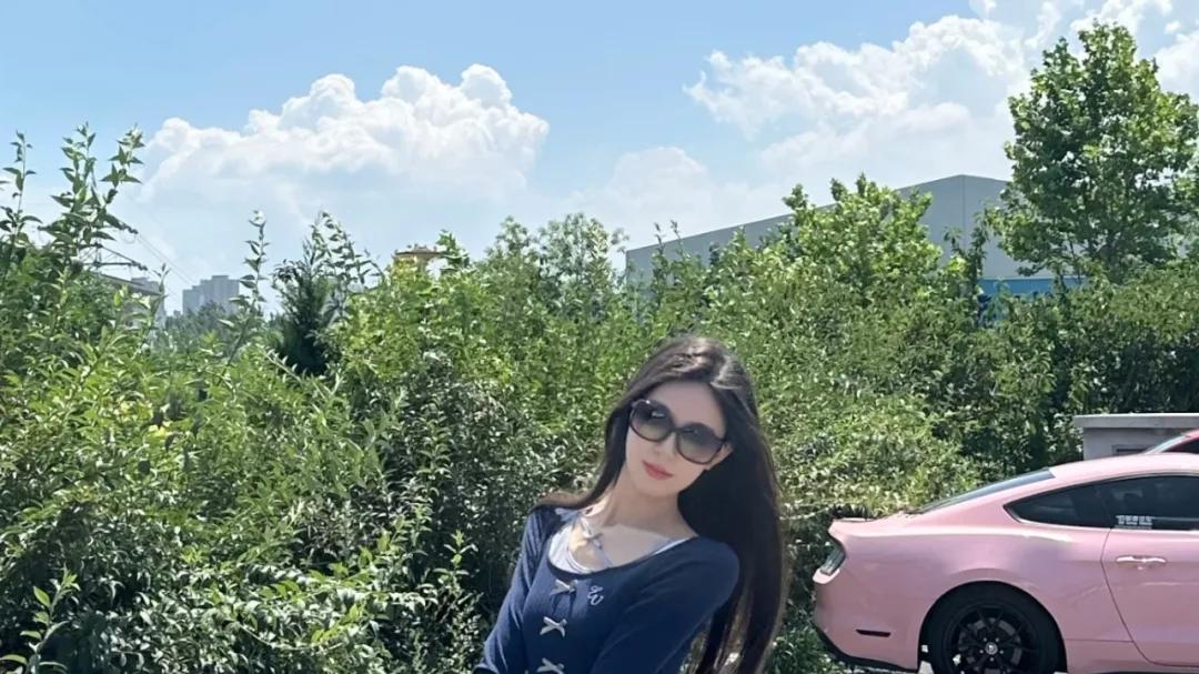 长袜过膝、厚底生风，这样穿怎就成了街头发光体？