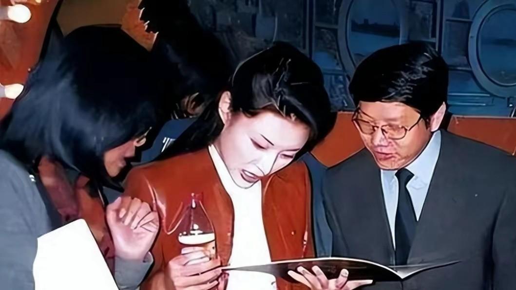 从倪萍到马凡舒：央视女主持颜值内卷30年，到底谁是国泰民安脸？