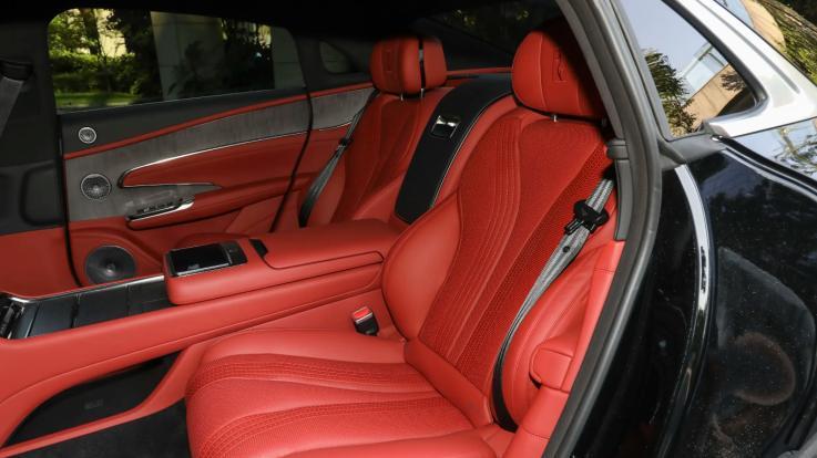 国产水平对置发动机？仰望U7了解一下，不比尊界S800差