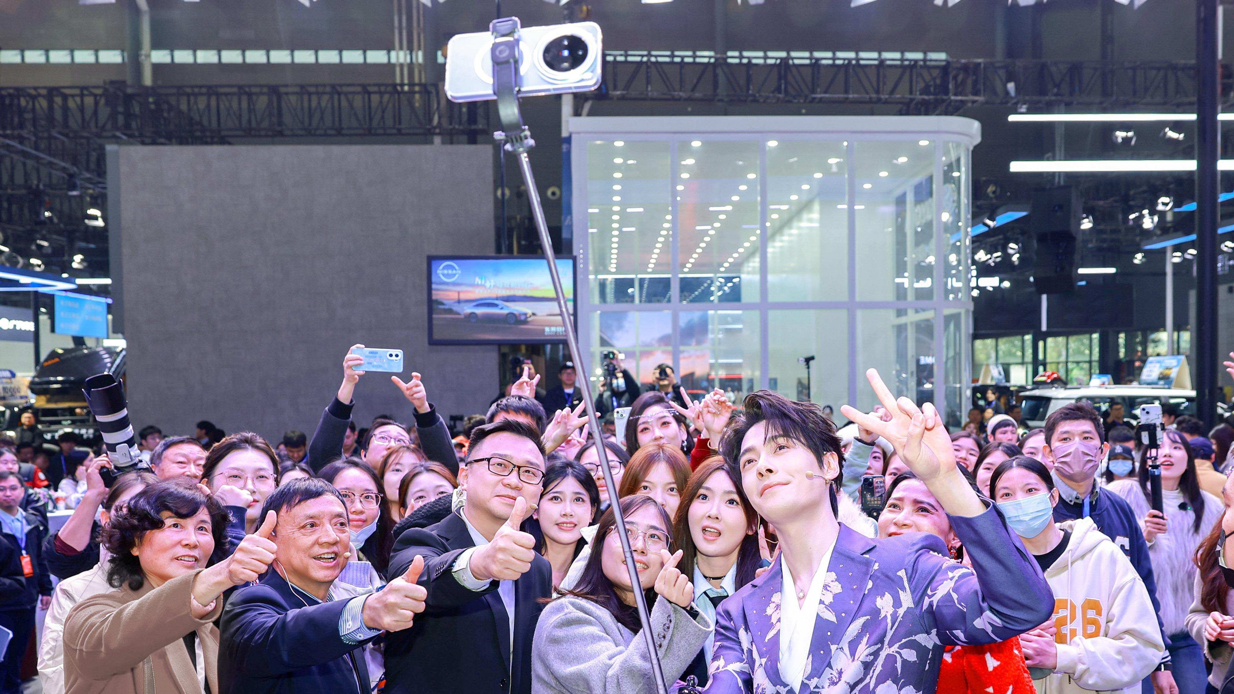 东风日产N6上市10天大定破万 首批车主交付盛典闪耀星城