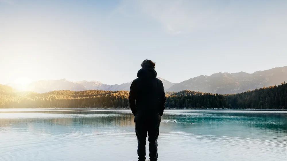 真正能推着你成长的，除了贵人，就是恶人