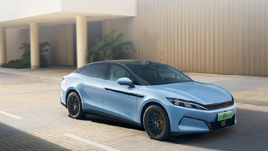 汉家族领航王朝向上，汉 L 携新色 OTA 焕新，比亚迪 2025 再破局引领全球