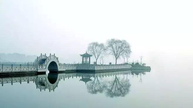 读懂《道德经》第八章“不争无尤”：越不争，福气越追着跑