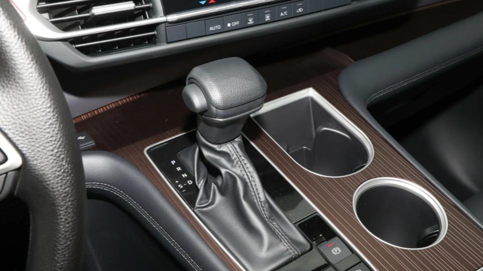 怎样选才合适？格瑞维亚务实又耐用，标配2.5L油混动力