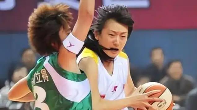 她是篮球运动员，死后被追认为烈士，丈夫再婚仍不忘帮她做一件事