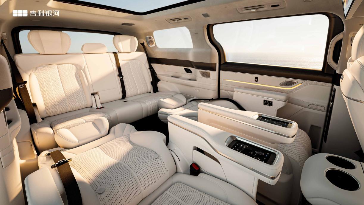 技术平权再落重子 吉利发布超级 AI 增程技术 完善全品类动力布局