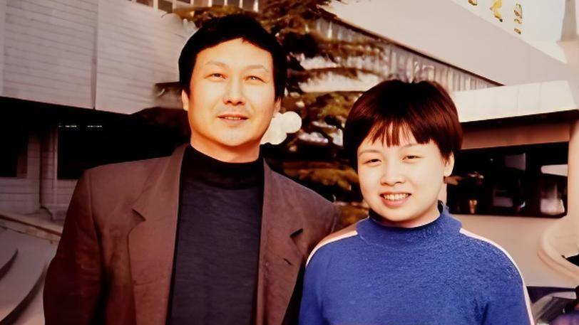 从春晚“砸场”到汶川支教：李琼20年人生反转路，究竟经历了什么？