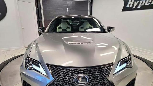 雷克萨斯RC-F，搭载自然吸气V8引擎，诠释纯粹性能车魅力