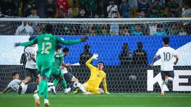 北京时间3月21日，国足输沙特后传来三个好消息，伊万因祸得福