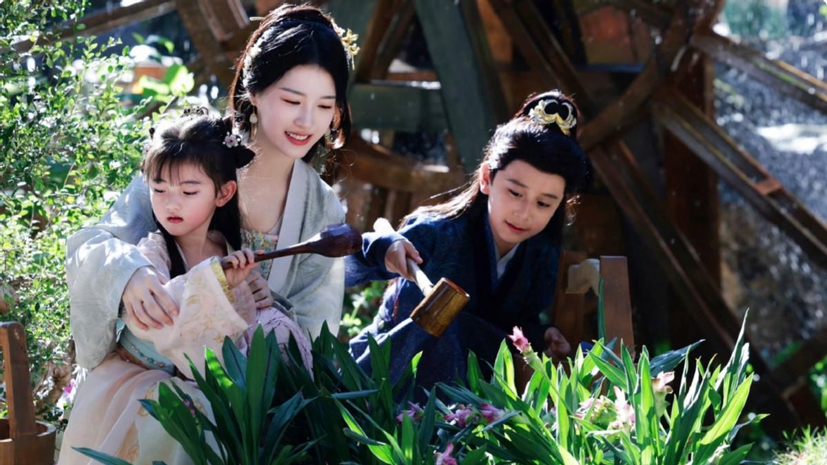 《一笑随歌》审美让人疑惑，让少女脸演妈妈，苦瓜脸演女主