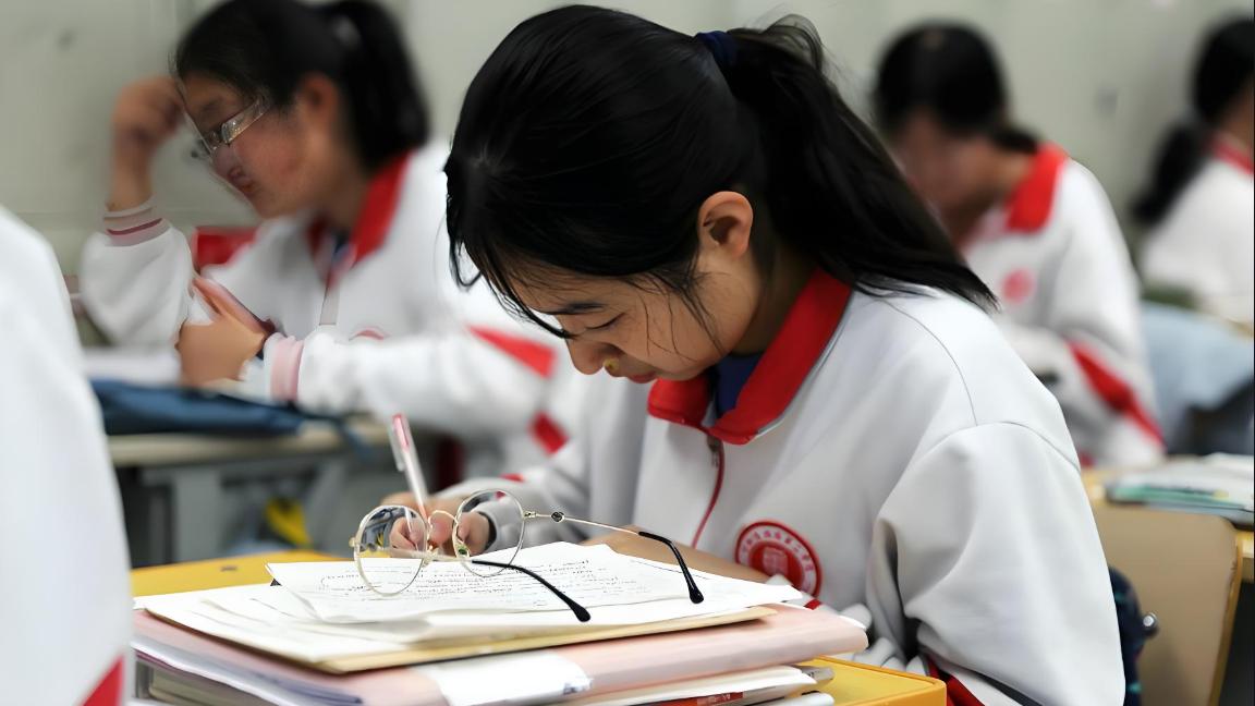 八省联考后，2025年高考划重点了，赶紧看！等一下你找不到了！