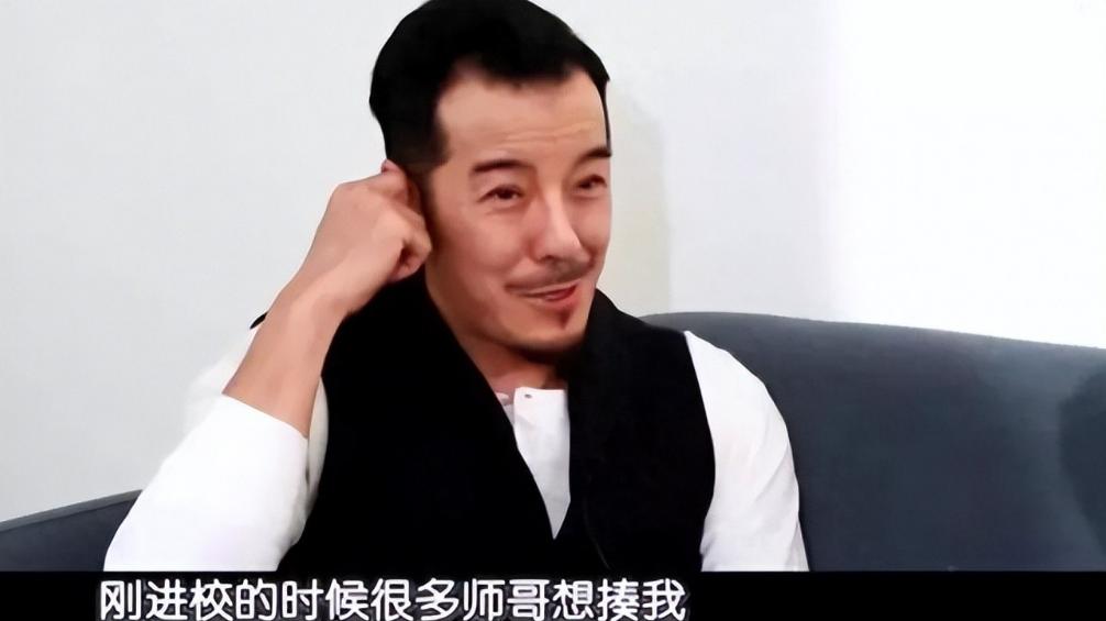 星二代海一天：46岁才走红，娶二婚妻子待继子如亲生！