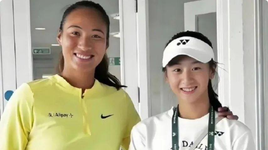 田亮女儿森碟长成大姑娘了，不学跳水学打网球，有望超过郑钦文