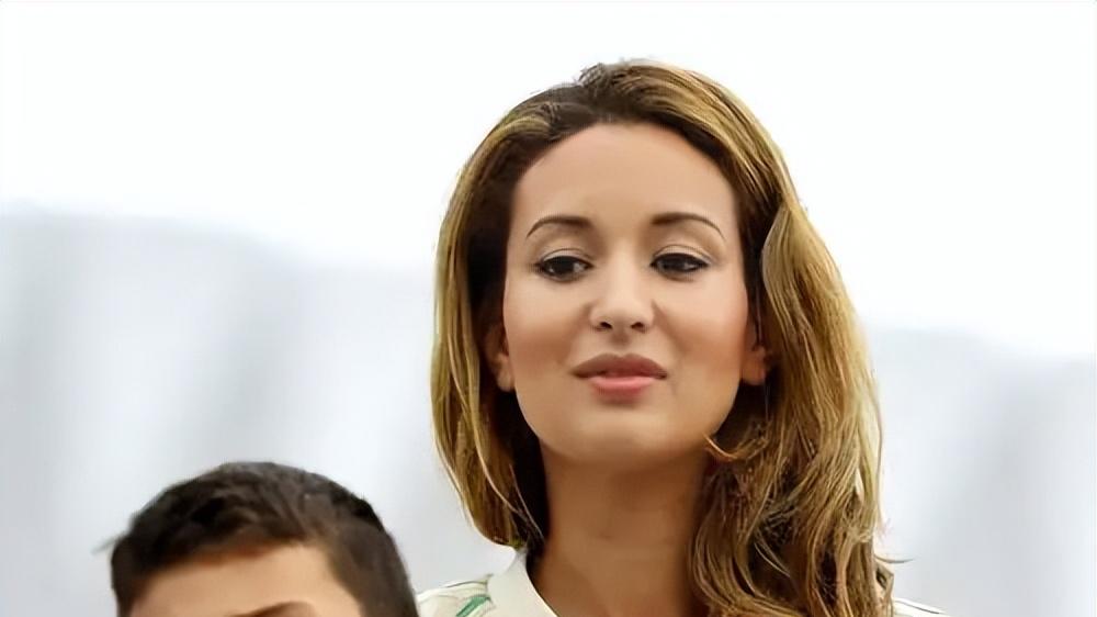 我的教练父亲！19 岁新星首秀出道，足坛 “拼爹” 新剧情？