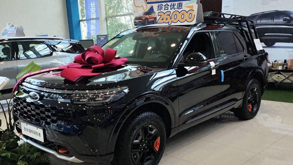 空间宽敞内饰豪华，探险者好普拉多太多！