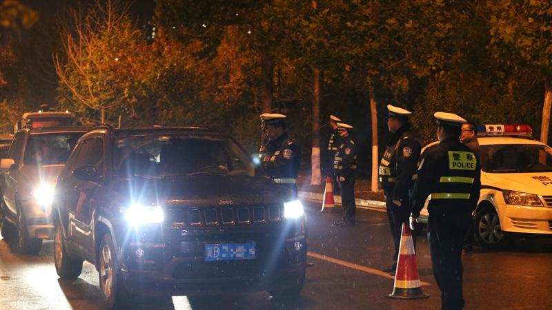 我在国企上班，请找市委市政府通报我