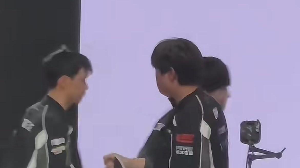 Bin哥回应blg十六强，声音一度哽咽，沉默10多秒，并向大家道歉！