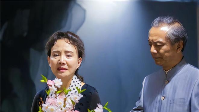 曾与刘晓庆齐名的顶流，高英话剧舞台的“苦行僧”