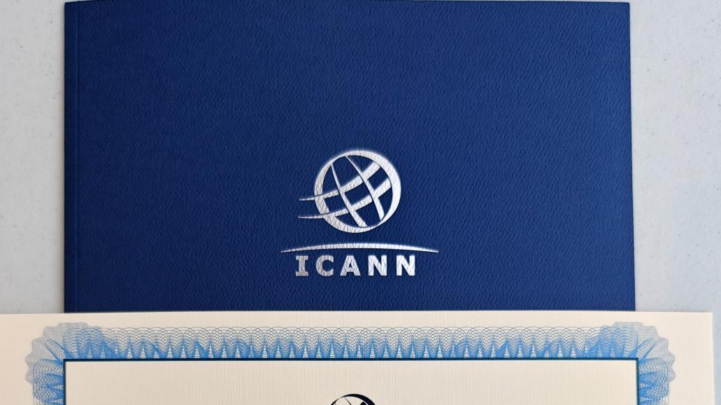 中万网络恭喜中国互联网络信息中心王朗获ICANN互联网社群服务奖