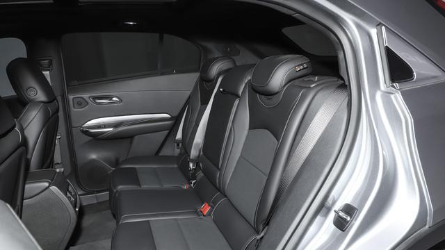 2025款凯迪拉克XT4：33英寸大屏+8155芯片，智能座舱全面升级