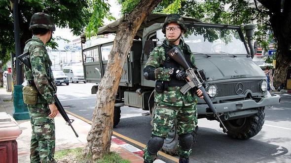 佩通坦逆势翻盘，一架泰专机直飞中国，洪森失算，不应曝英拉秘事