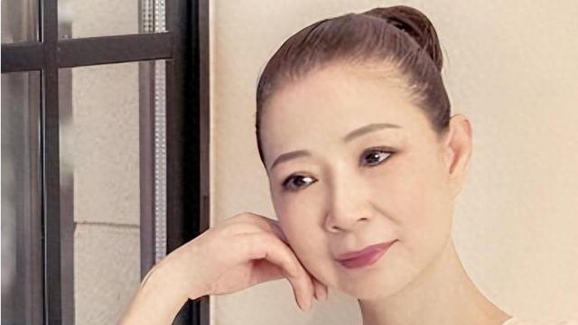 悲情女人仲小萍，因儿子30年不嫁，两次被辜负