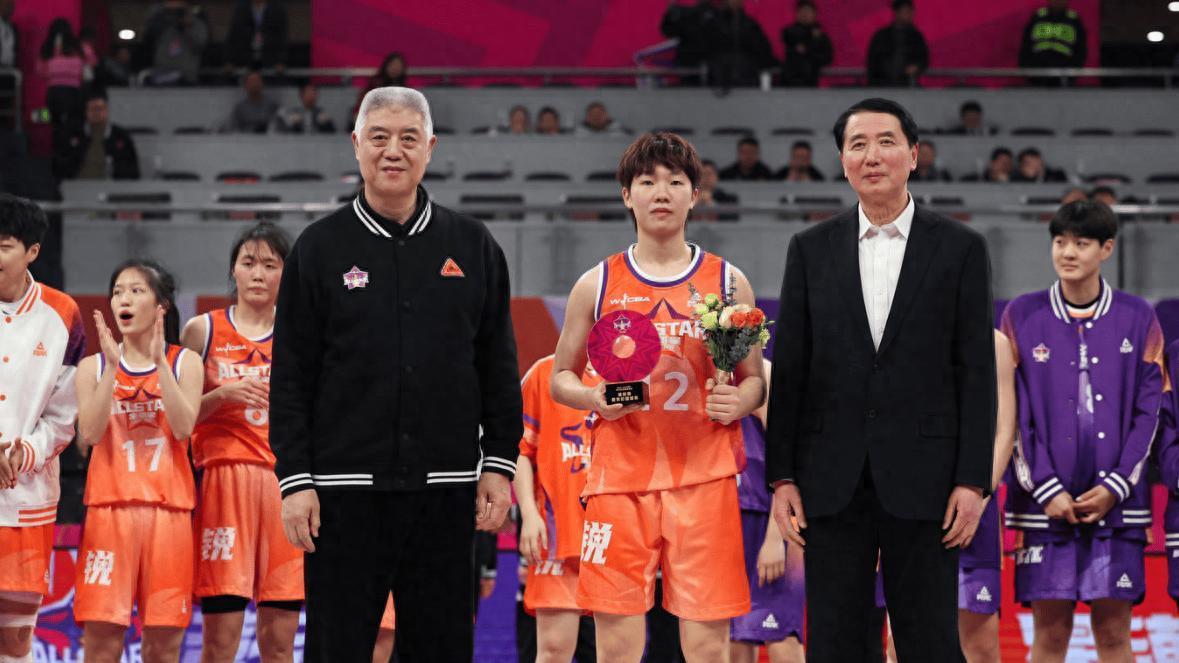 中国女篮又一24岁新星蜕变，未来联手2米23女姚明