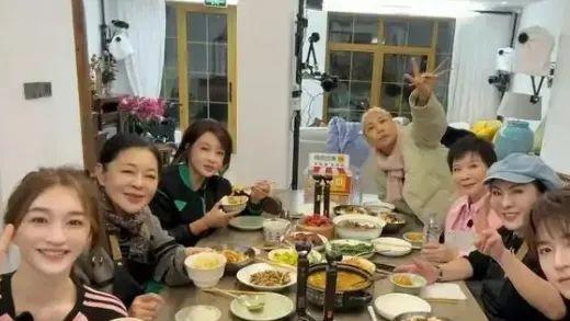 娱乐圈又出幺蛾子？李小冉和刘晓庆撕起来了！