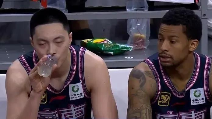 CBA联赛：排名大地震，谁能笑到最后？悬念迭起