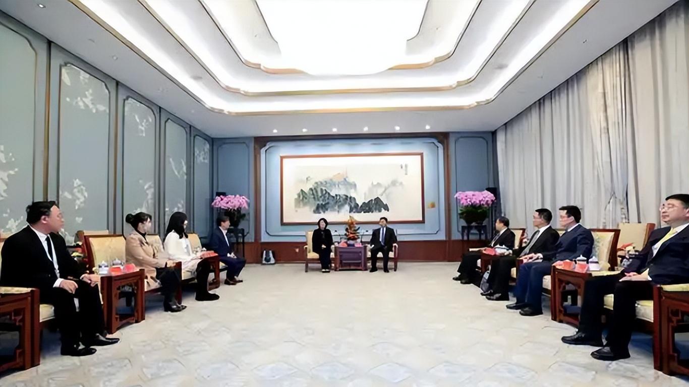 面对2025年首个访陆台团，国台办态度大变，说了句特别的话