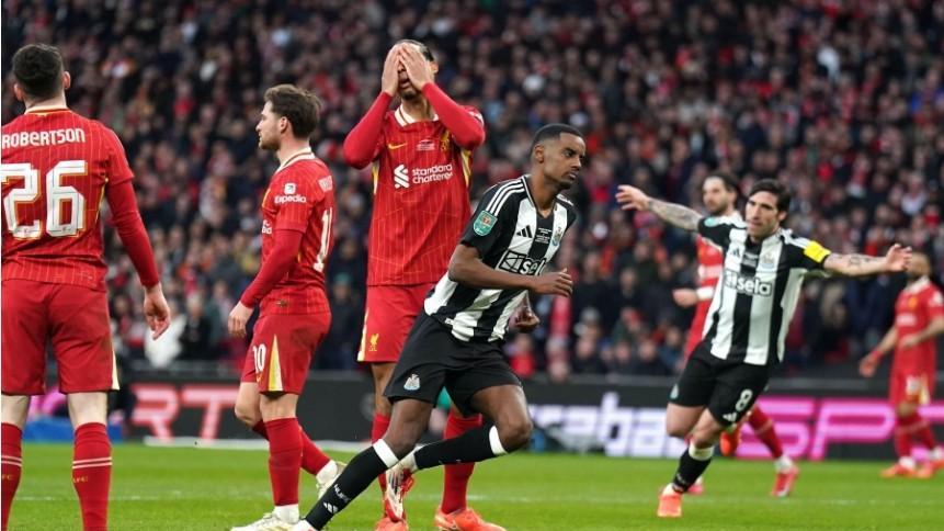 法老梦游，利物浦跌落神坛！神仙球打服斯洛特，纽卡一战破2魔咒