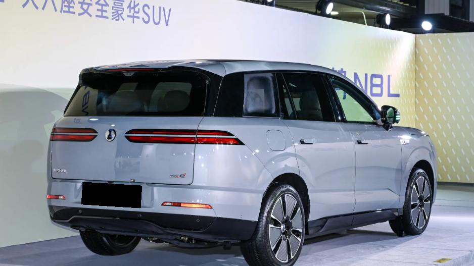 定位低不代表实力差，腾势N8L DM值得入手，入门车型就不错