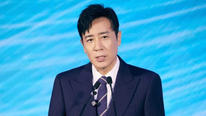 流量撕番抢片酬时，于和伟捐光1200万！给哥姐买8套房，人民日报连夸太戳心