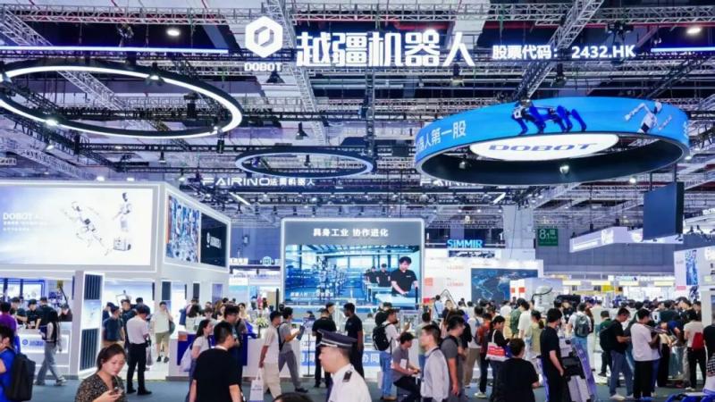 越疆“机械臂+人形+轮式+多足”具身机器人开启工业智能体时代