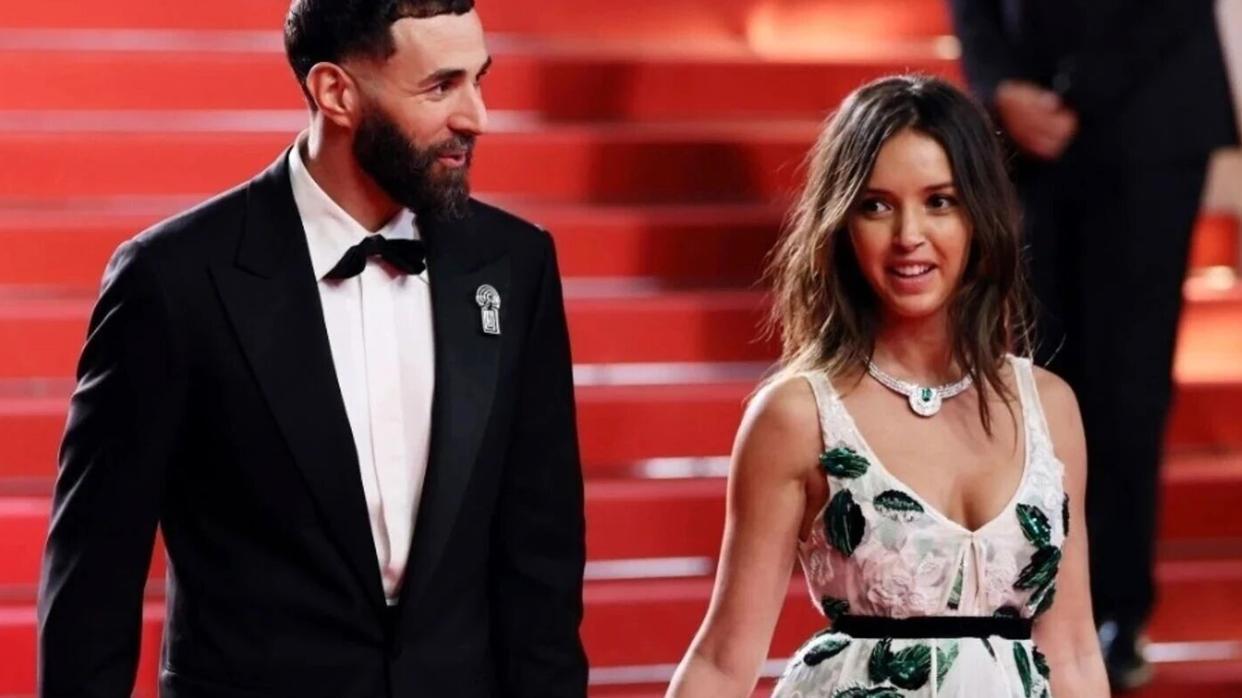 足坛浪漫天花板！本泽马包下整座卢浮宫为妻子庆约会