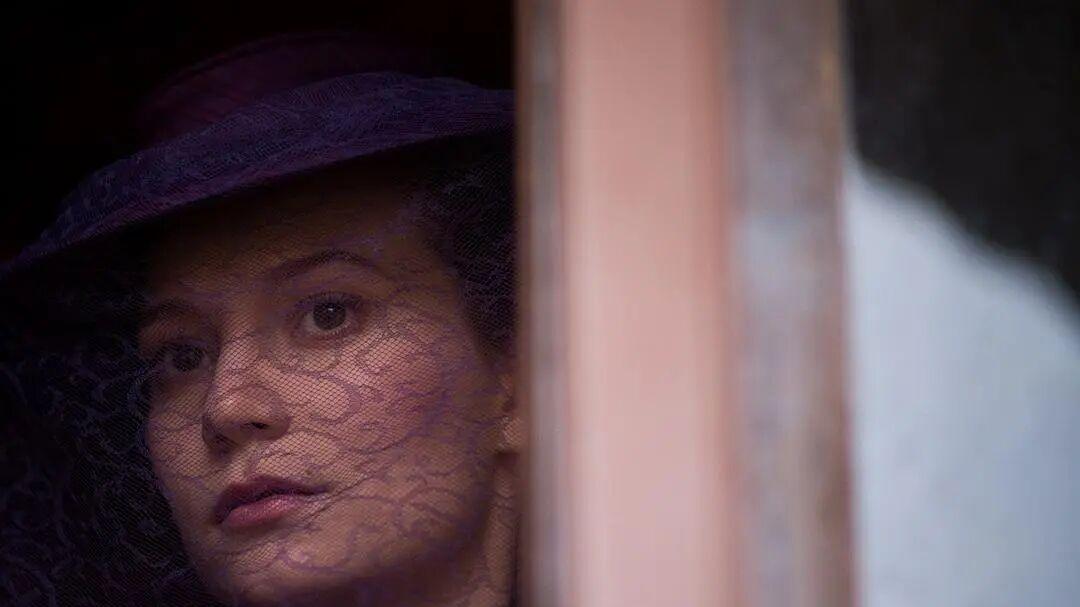 《包法利夫人》：艾玛的死，并非因为她爱错了人，而是因为这两个字