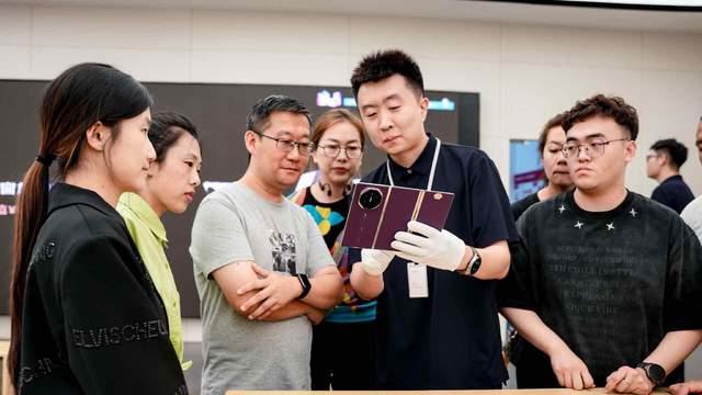 售价17999元起！华为Mate XTs 非凡大师首销火爆：这些优势功能太赞