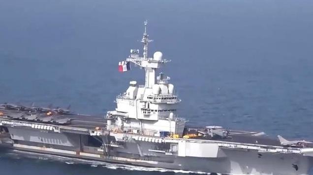 尴尬！中国076下水，刚出发3天的法国航母在半路走也不是停也不是