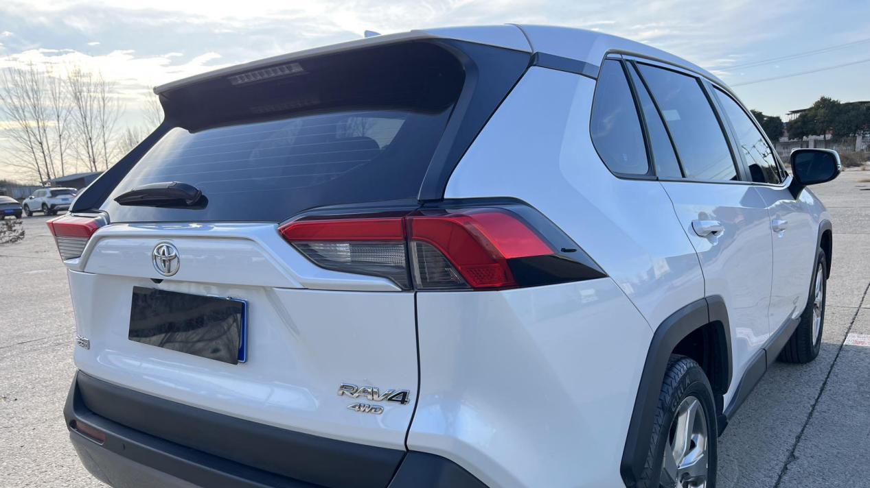家用代步SUV新选择，2021款丰田RAV4荣放，14.88万开回家！