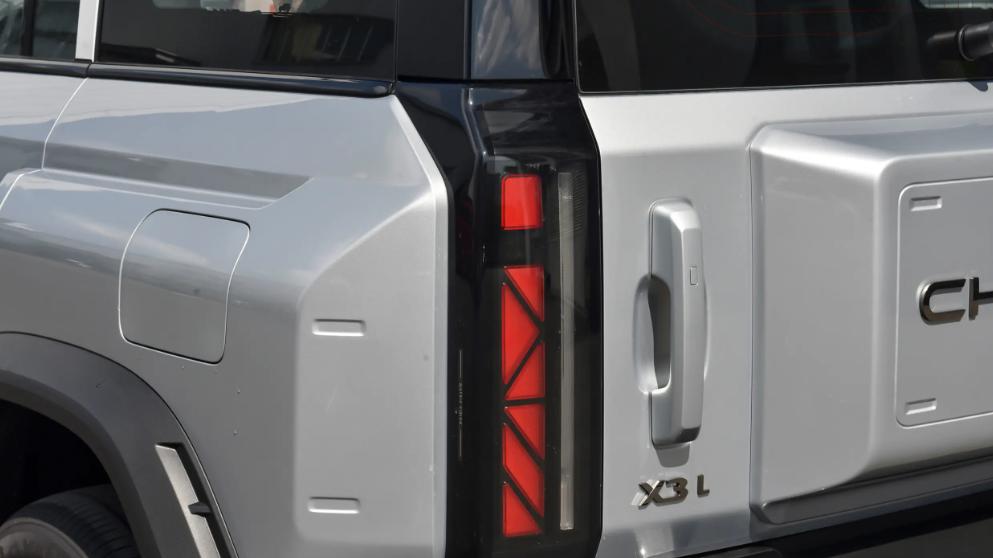 方盒子设计遇上增程动力，11.99万起售，风云X3L性价比如何