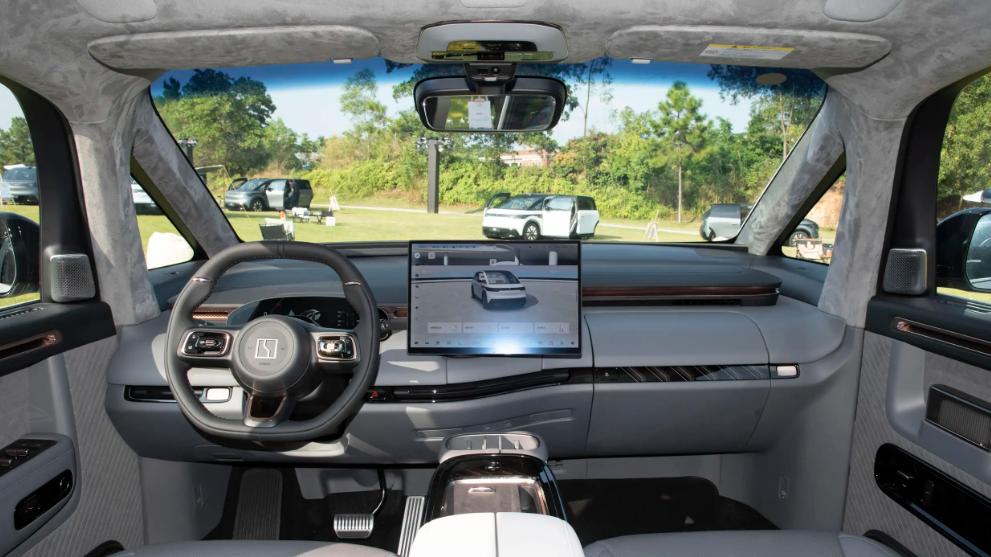 27.99万起售，“无人问津”？这款中型MPV咋回事？