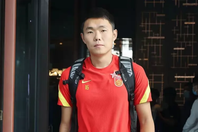 当“4中卫”战术被记者喷，中国球迷到底在愤怒什么？