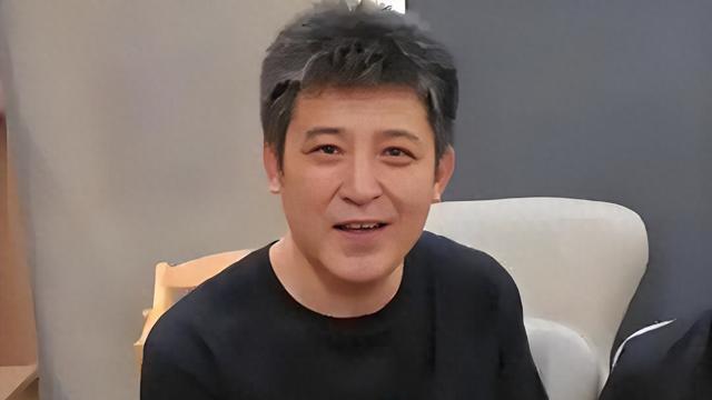 58岁孙涛近况：和初恋恩爱了29年，如今18岁女儿也开始给他争光了