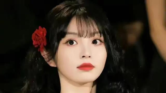 被娃娃脸的田曦薇给骗了，原来她这么高，气质十足