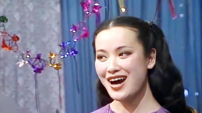从春晚巅峰到异国陨落，索宝莉的双面人生