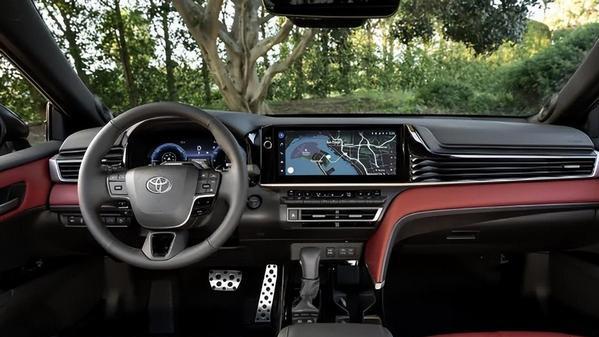 燃油车绝地反击！新一代凯美瑞怒装2.0T+四出排气